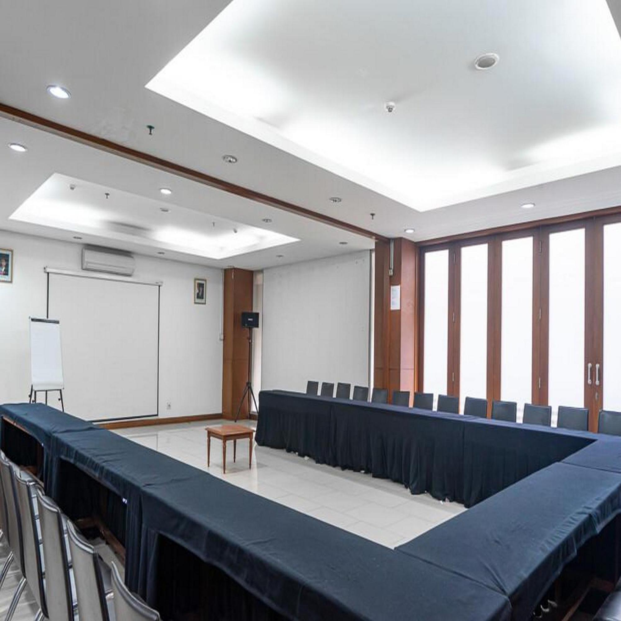 Reddoorz Plus At Blue Pacific Blok M Jakarta Exteriér fotografie